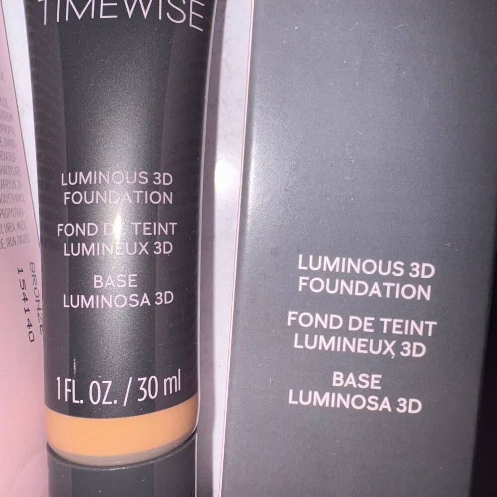 Mary Kay TimeWise® Luminous 3D Foundation 1 fl. oz. Bronze W 130